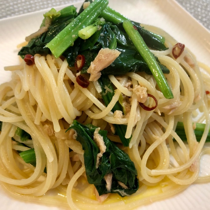 赤ワインと♫ほうれん草とツナのペペロンチーノ